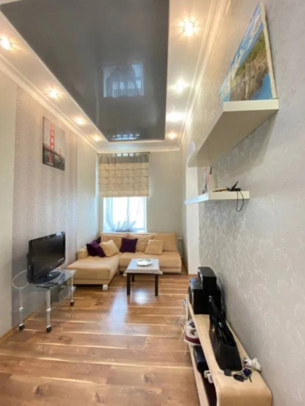 Квартира, 3-кімн., Харьков, Нагорный, Гуданова