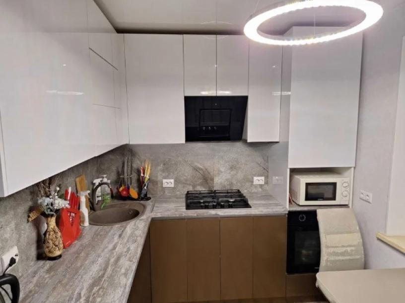 Квартира, 3-кімн., Харьков, Песочин