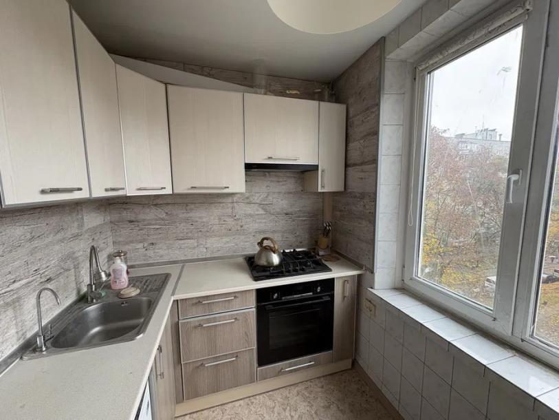 Квартира, 3-кімн., Харьков, 533м/р, Тракторостроителей просп.