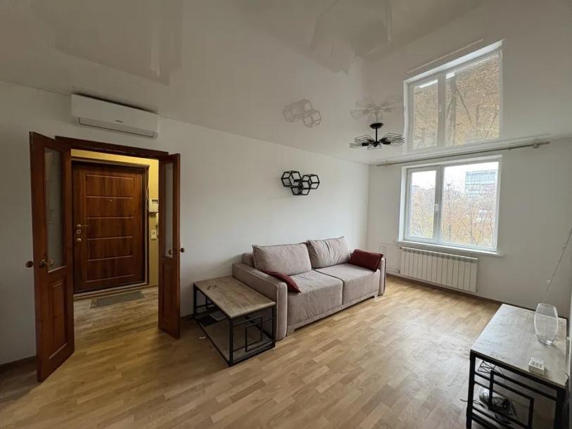 Квартира, 3-кімн., Харьков, 533м/р, Тракторостроителей просп.