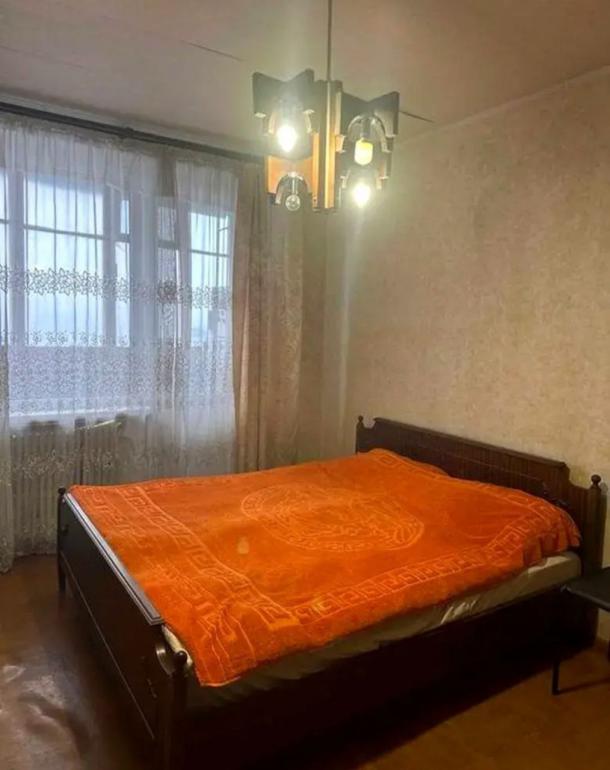 Квартира, 3-кімн., Харьков, Алексеевка