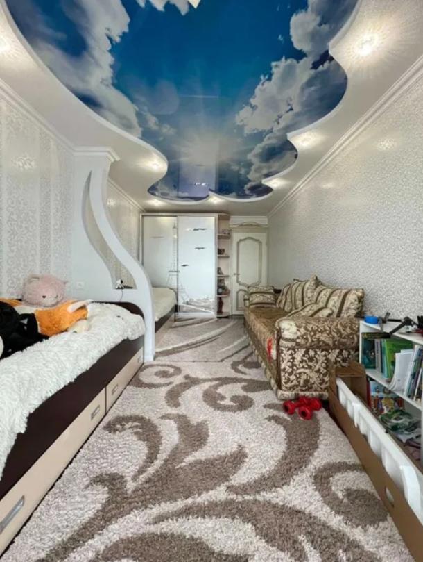 Квартира, 3-кімн., Харьков, 524м/р, Непокоренных (Героев Труда)