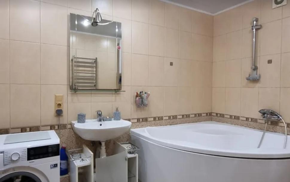 Квартира, 3-кімн., Харьков, Алексеевка, Людвига Свободы пр.