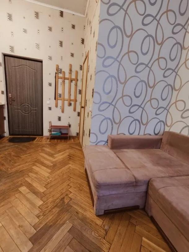 Гостинка, Харьков, Спортивная метро, Добровольцев (Молодой Гвардии)