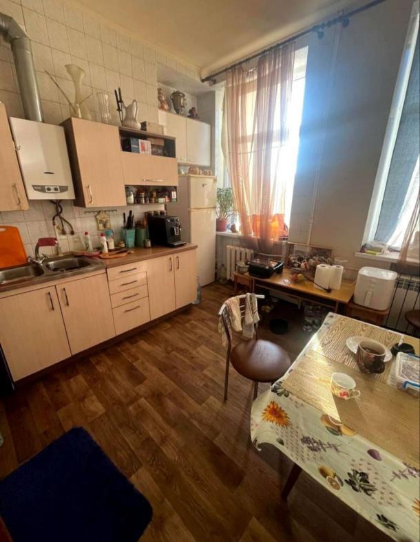 Квартира, 3-кімн., Харьков, Госпром, Независимости пр. (Правды пр.)