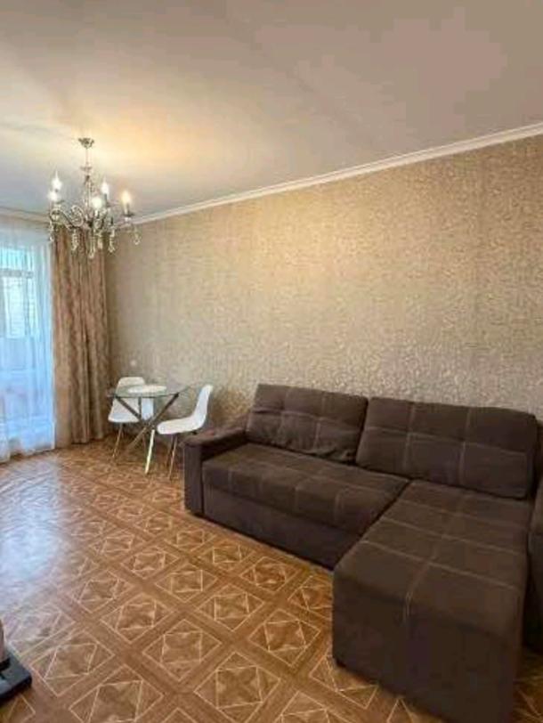 Квартира, 2-кімн., Харьков, 522м/р, Непокоренных (Героев Труда)