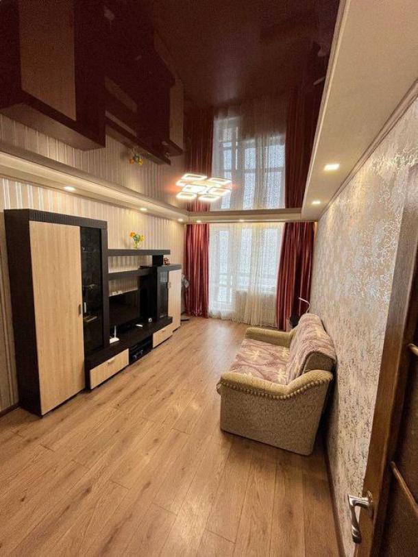 Квартира, 3-кімн., Харьков, 524м/р, Непокоренных (Героев Труда)