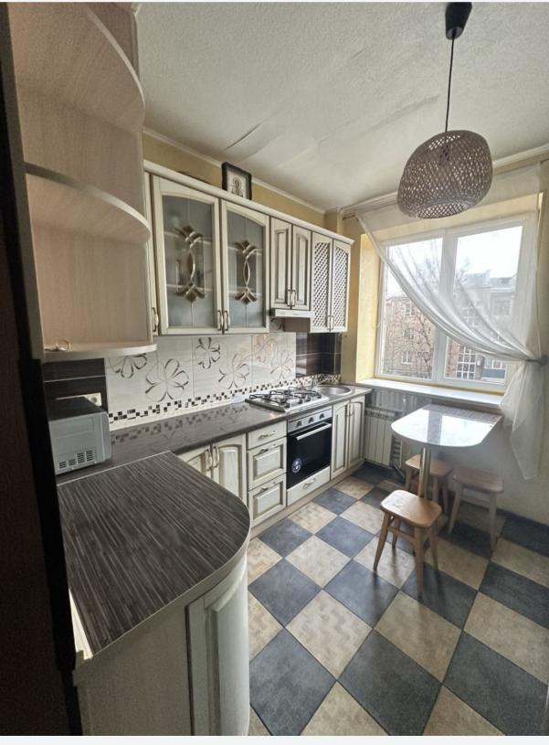 Квартира, 3-кімн., Харьков, Госпром, Чичибабина (Котовского)