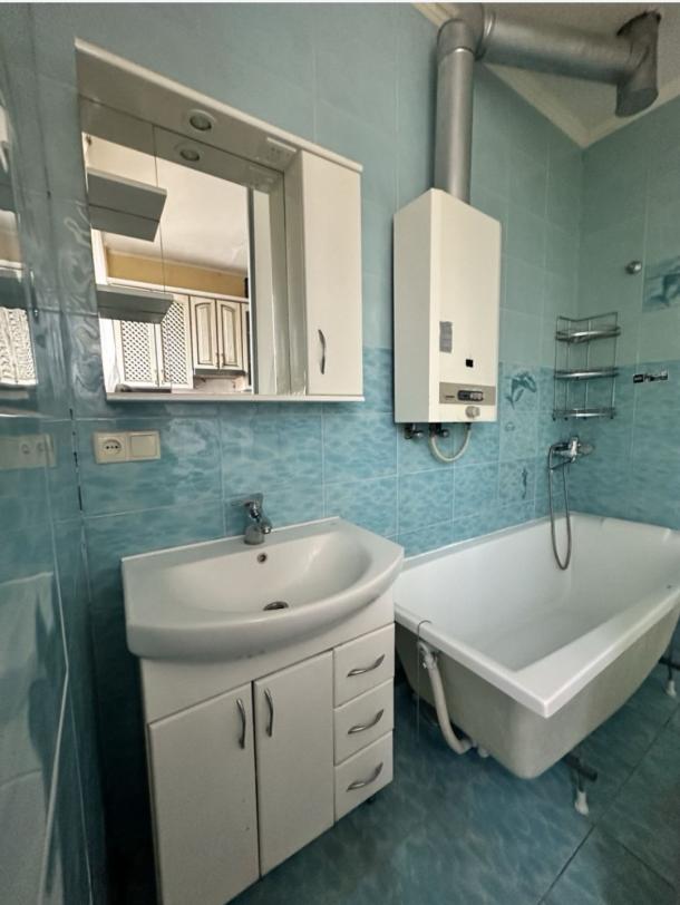 Квартира, 3-кімн., Харьков, Госпром, Чичибабина (Котовского)