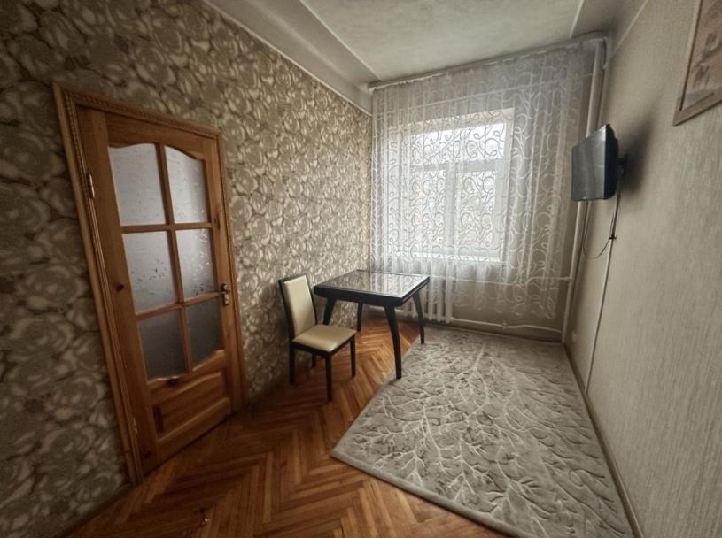 Квартира, 3-кімн., Харьков, Госпром, Чичибабина (Котовского)