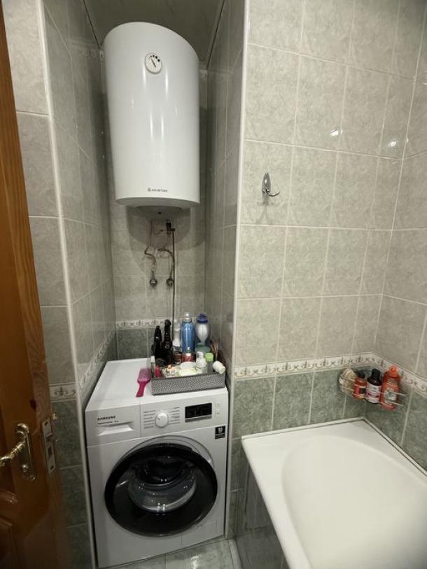 Квартира, 3-кімн., Харьков, ХТЗ, Александровский пр.