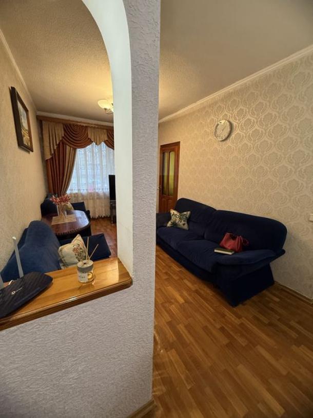 Квартира, 3-кімн., Харьков, ХТЗ, Александровский пр.