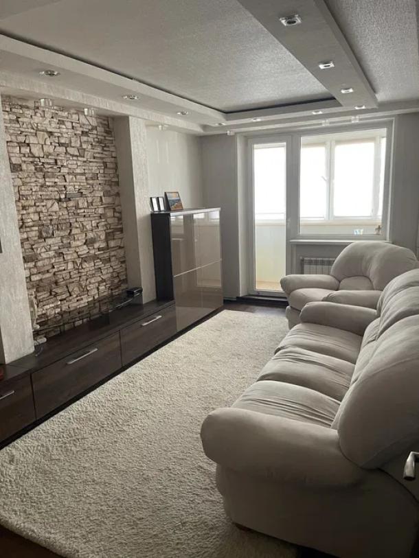 Квартира, 3-кімн., Харьков, Песочин, Комарова