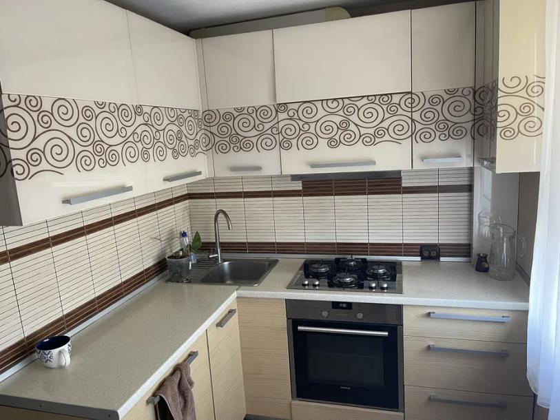 Квартира, 3-кімн., Харьков, Песочин, Комарова