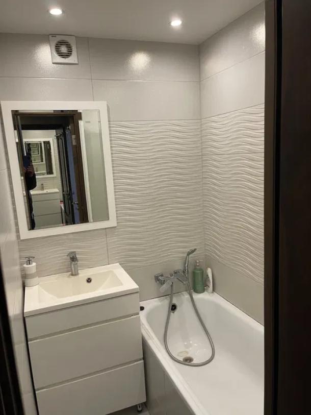 Квартира, 3-кімн., Харьков, Песочин, Комарова