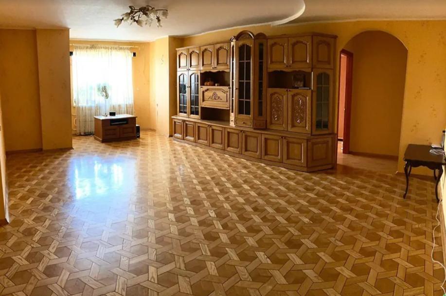 Квартира, 3-кімн., Харьков, Защитников Украины метро, Героев Харькова пр-т