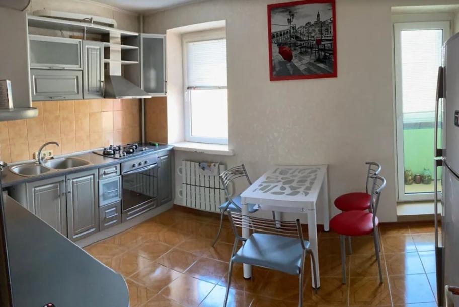 Квартира, 3-кімн., Харьков, Защитников Украины метро, Героев Харькова пр-т