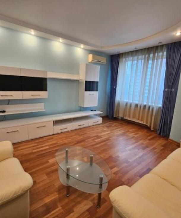 Квартира, 3-кімн., Харьков, Гагарина метро , Аэрокосмический просп. (Гагарина проспект)