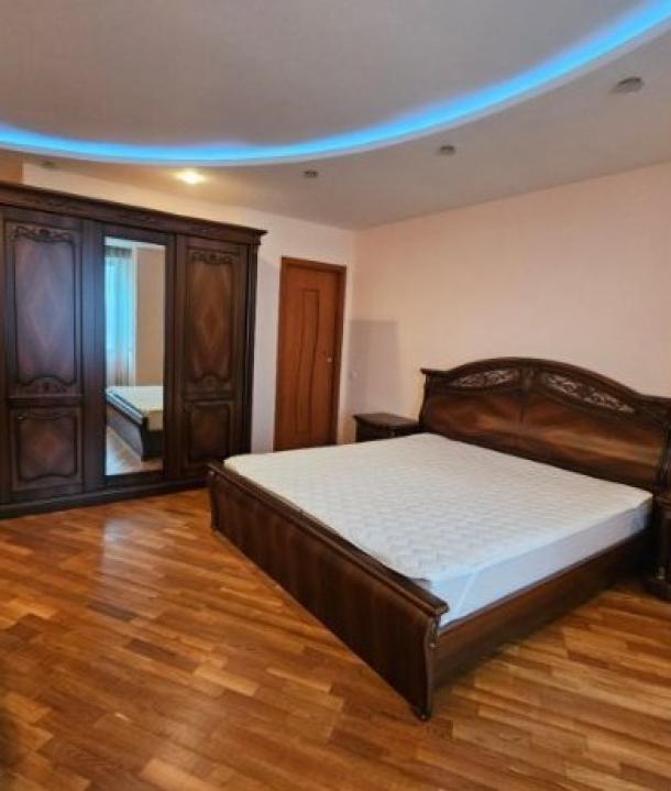 Квартира, 3-кімн., Харьков, Гагарина метро , Аэрокосмический просп. (Гагарина проспект)