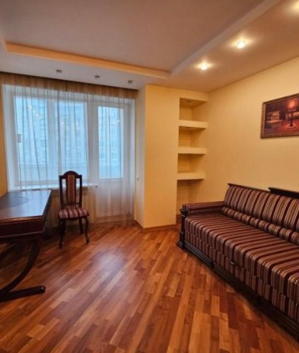 Квартира, 3-кімн., Харьков, Гагарина метро , Аэрокосмический просп. (Гагарина проспект)