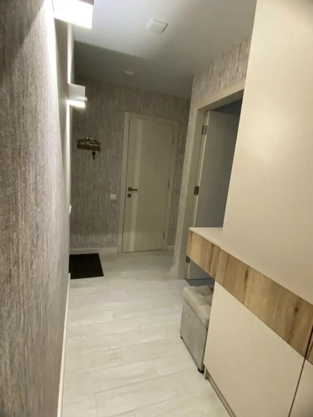 Квартира, 3-кімн., Харьков, 606м/р, Непокоренных (Героев Труда)