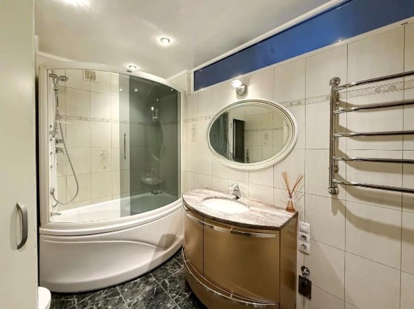 Квартира, 4-кімн., Харьков, 608м/р, Валентиновская