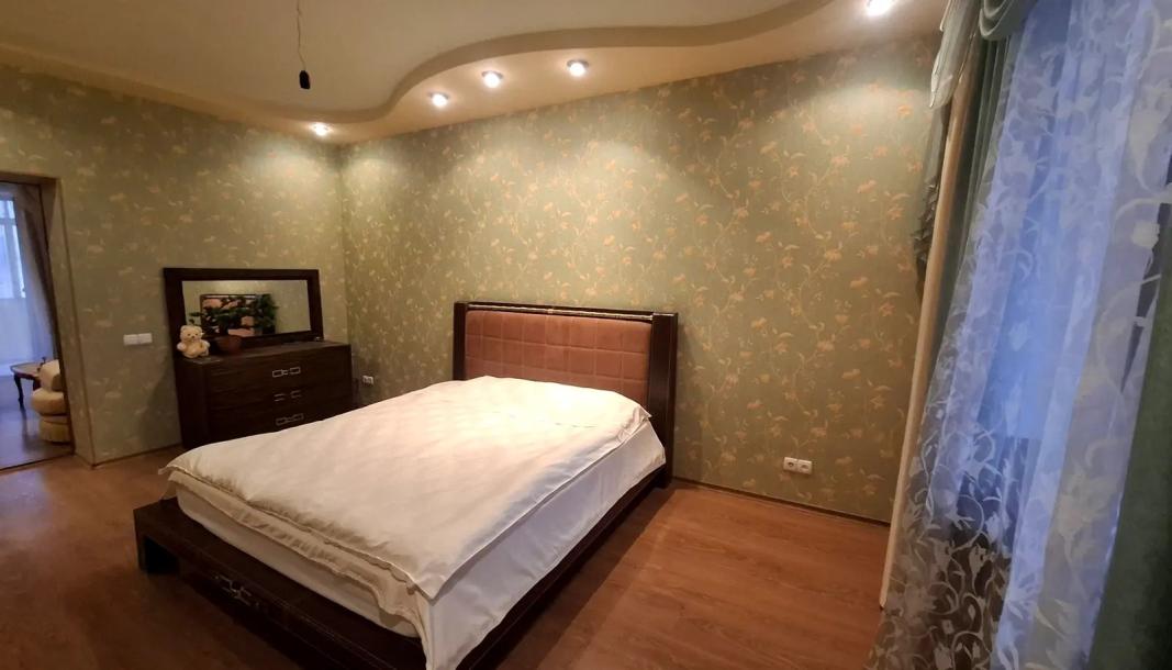 Квартира, 3-кімн., Харьков, Нагорный, Алчевских