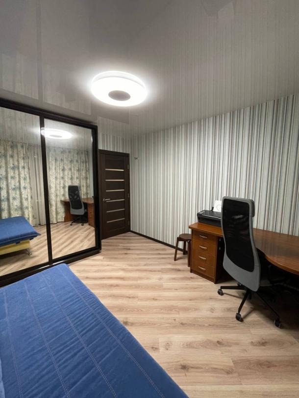 Квартира, 3-кімн., Харьков, 522м/р, Академика Павлова