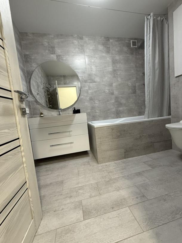 Квартира, 4-кімн., Харьков, 625м/р, Амосова