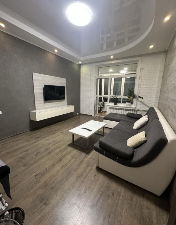 Квартира, 3-кімн., Харьков, Госпром, Независимости пр. (Правды пр.)