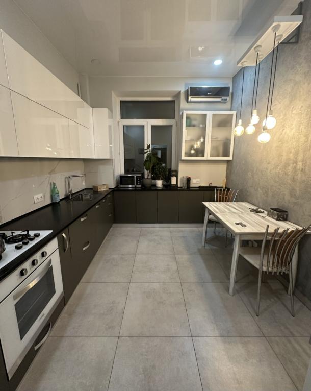 Квартира, 3-кімн., Харьков, Госпром, Независимости пр. (Правды пр.)