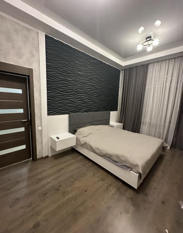 Квартира, 3-кімн., Харьков, Госпром, Независимости пр. (Правды пр.)