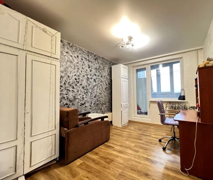 Квартира, 4-кімн., Харьков, 4 Северная Салтовка, Гвардейцев Широнинцев