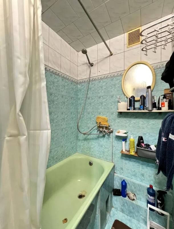 Квартира, 4-кімн., Харьков, 4 Северная Салтовка, Гвардейцев Широнинцев