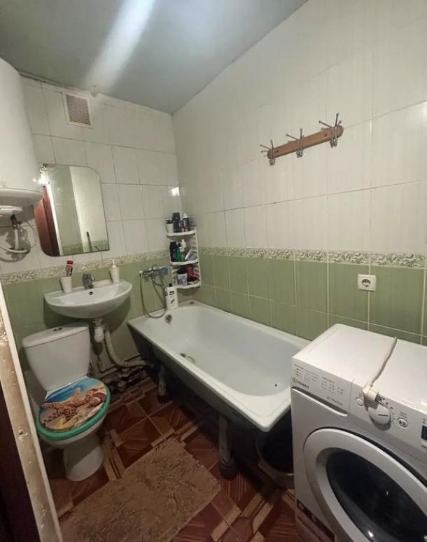 Квартира, 3-кімн., Харьков, 8 хлебзавод, Ферганская