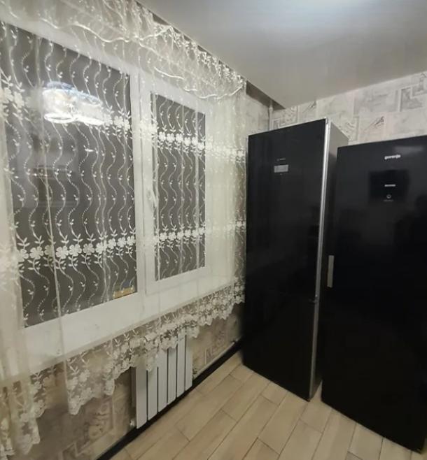 Квартира, 3-кімн., Харьков, 626м/р, Единства (Краснодарская)