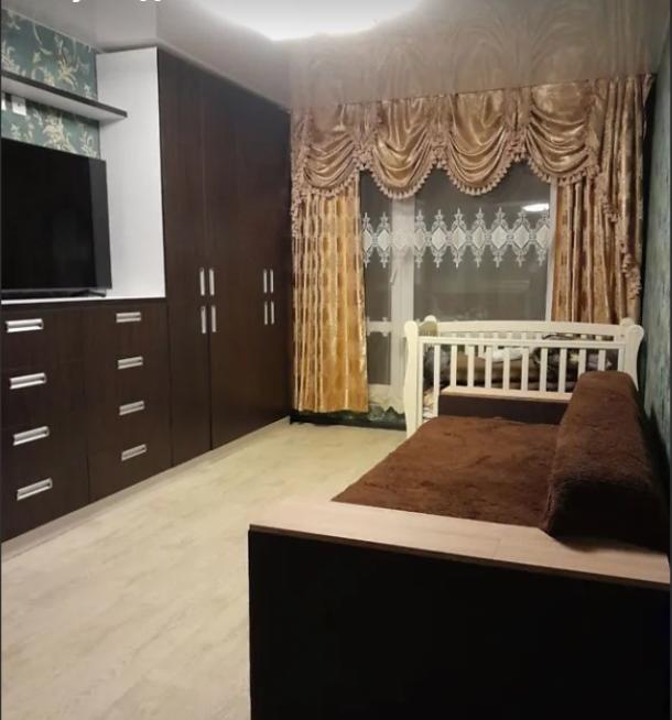 Квартира, 3-кімн., Харьков, 626м/р, Единства (Краснодарская)