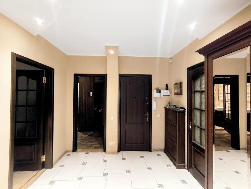 Квартира, 4-кімн., Харьков, 522м/р, Академика Барабашова