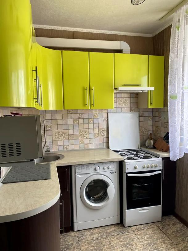 Квартира, 3-кімн., Харьков, Песочин, Комарова