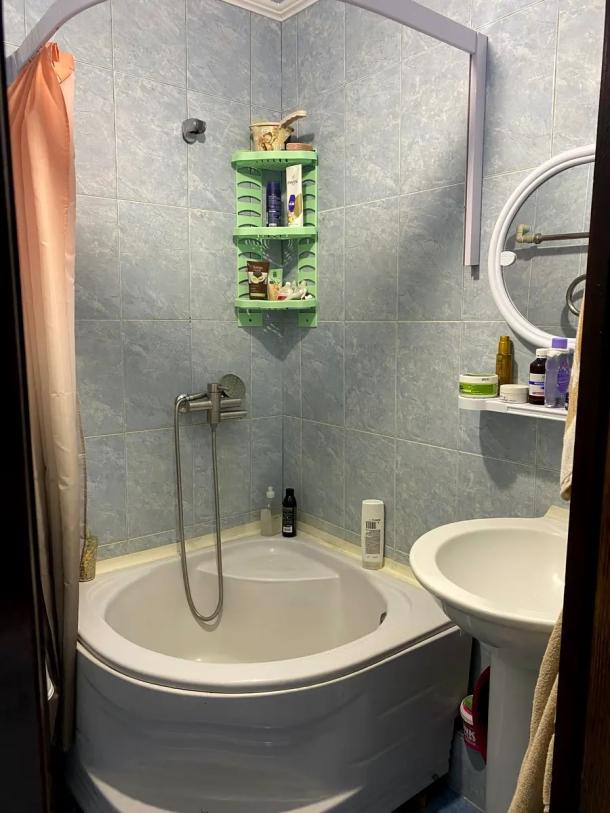 Квартира, 3-кімн., Харьков, Песочин, Комарова