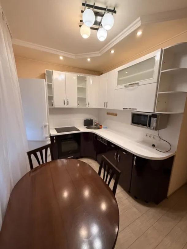 Квартира, 3-кімн., Харьков, 535Ам/р, Валентиновская