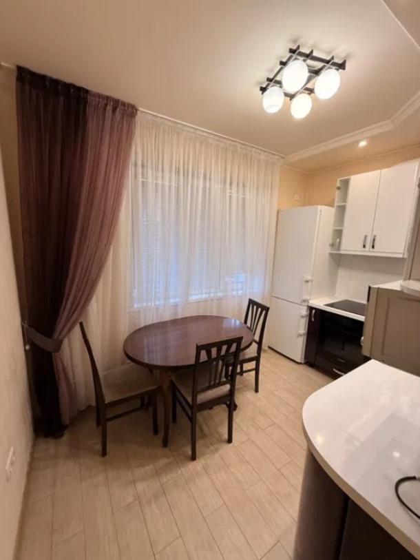 Квартира, 3-кімн., Харьков, 535Ам/р, Валентиновская