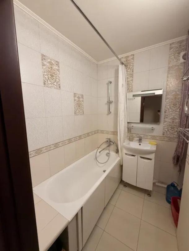 Квартира, 3-кімн., Харьков, 535Ам/р, Валентиновская