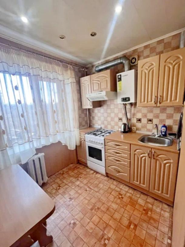 Квартира, 2-кімн., Чугуев, Чугуевский район, Комарова