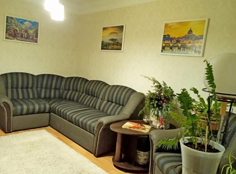 Квартира, 3-кімн., Эсхар, Чугуевский район, Молодежная