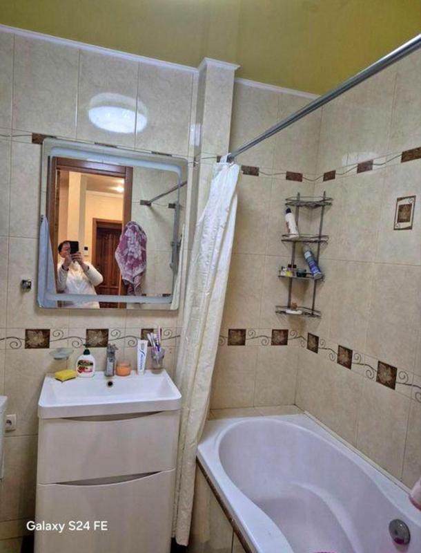 Квартира, 3-кімн., Харьков, Нагорный