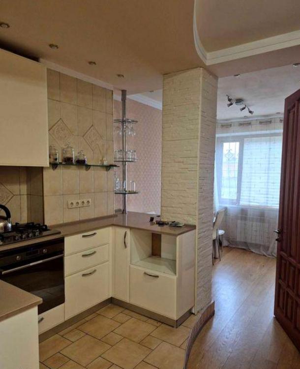 Квартира, 3-кімн., Харьков, Нагорный