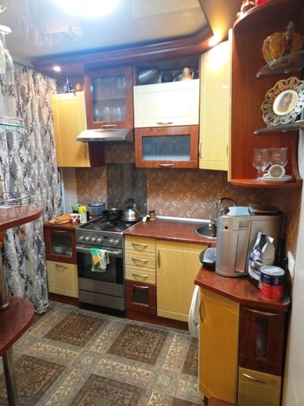 Квартира, 3-кімн., Харьков, ХТЗ, Александровский пр.