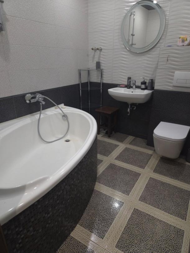 Квартира, 3-кімн., Харьков, ХТЗ, Александровский пр.