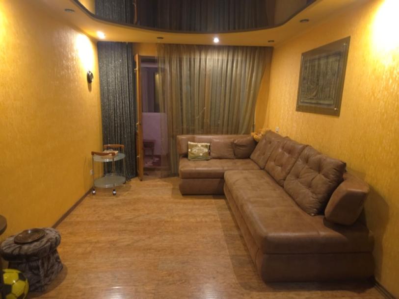 Квартира, 3-кімн., Харьков, ХТЗ, Александровский пр.